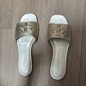 Tory Burch Gold Sandals Elegant Slip-On Design
